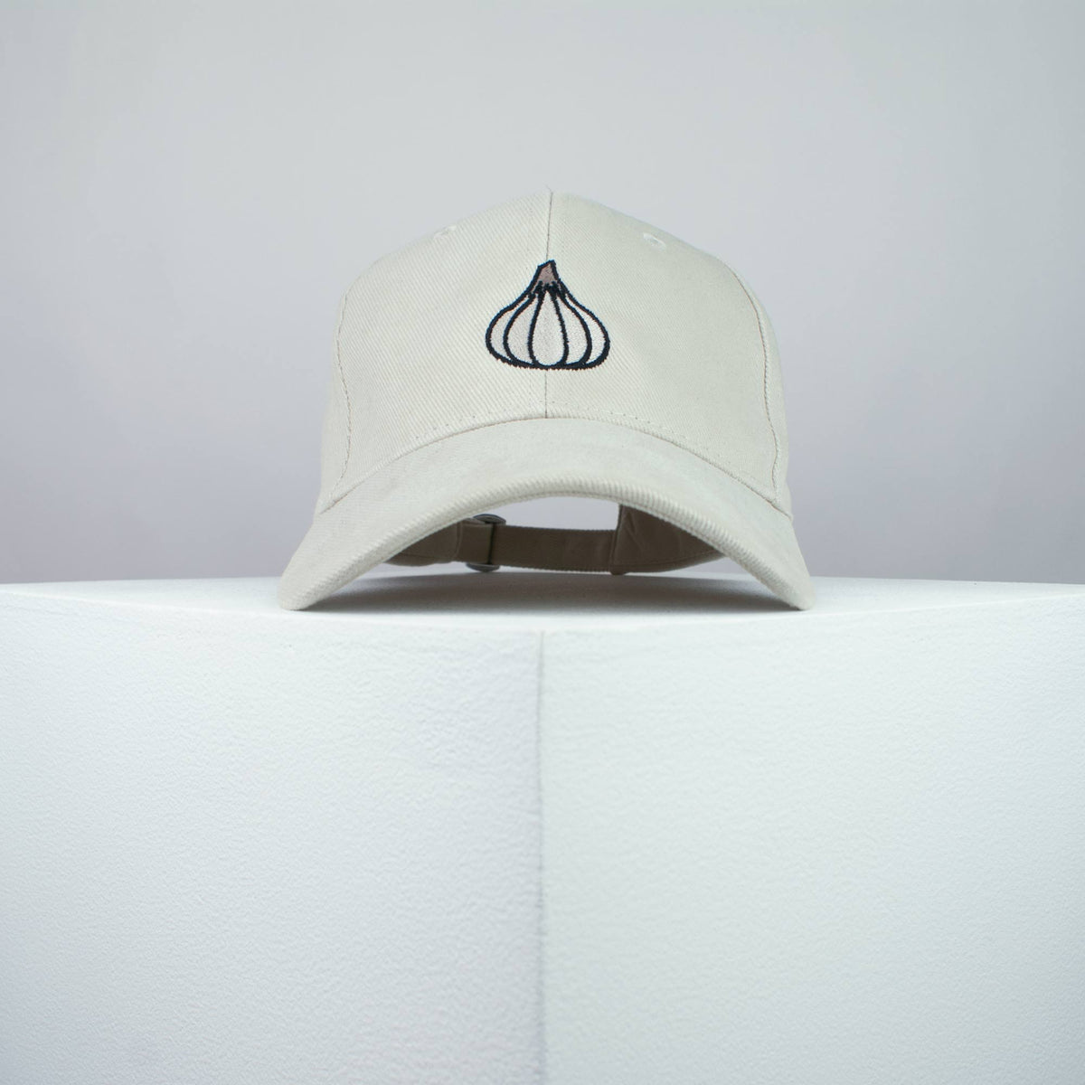 Garlic clove embroidered baseball cap beige / food / gift / vegan / embroidery / patch / hat / dad hat / cap / iron on patch / embroidered patch / badge / applique / embroidered / punk patches / trucker hat / snapback / caps / dad hats / baseball hat / mens hat / womens hat / embroidered hat / dad cap / embroidered cap